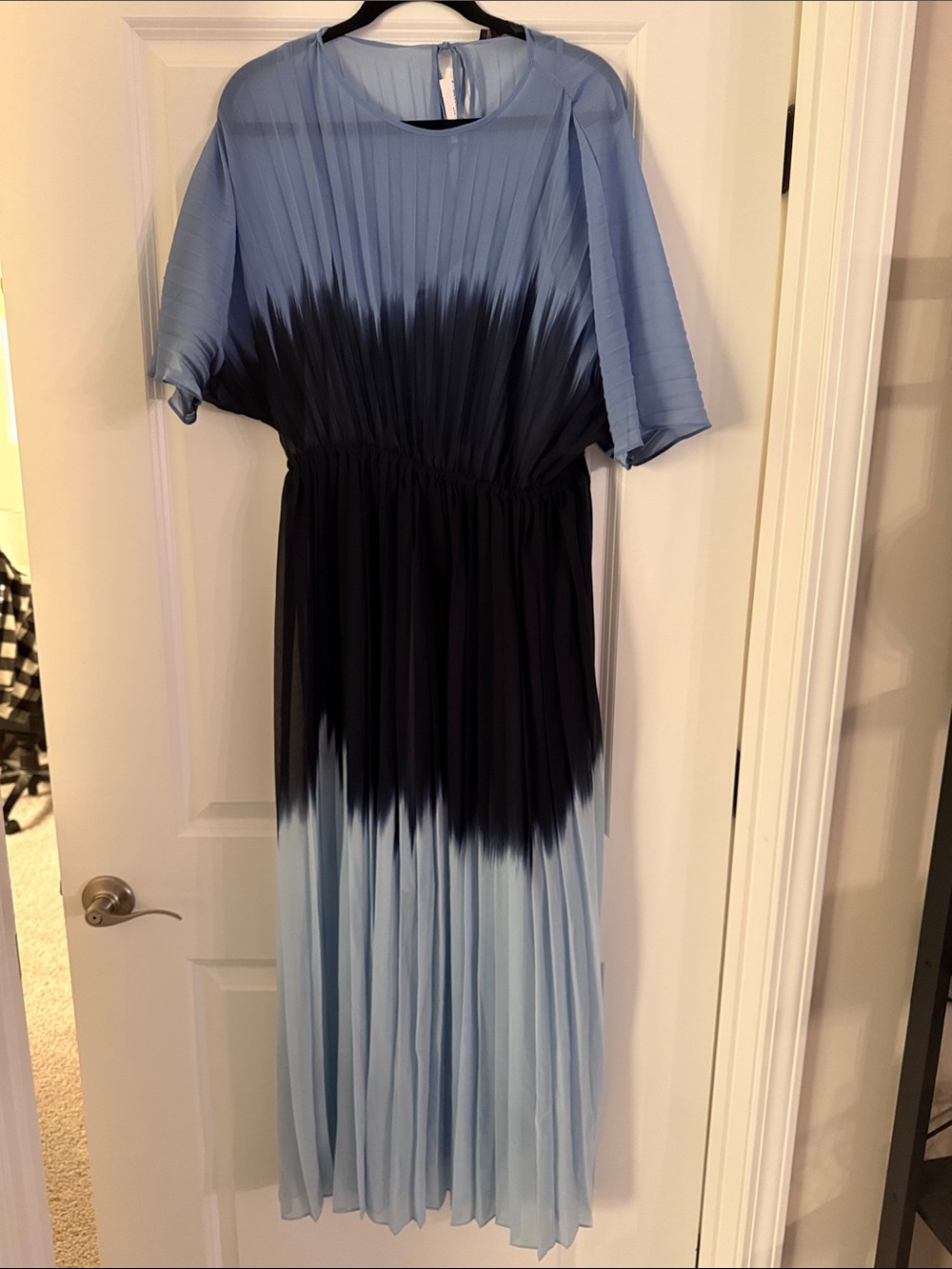 NWT! Banana Republic Women’s Ombre Blue Pleated Dress